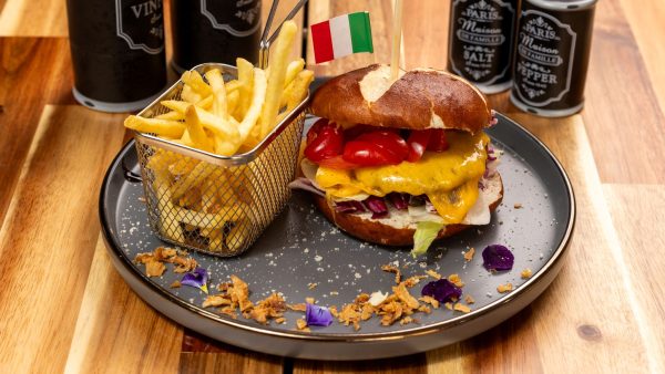 IL MAESTRO Burger+ cartofi pai prajiti